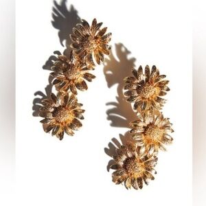 Gold TRIPLE DAISY FLOWER DROP EARRINGS
